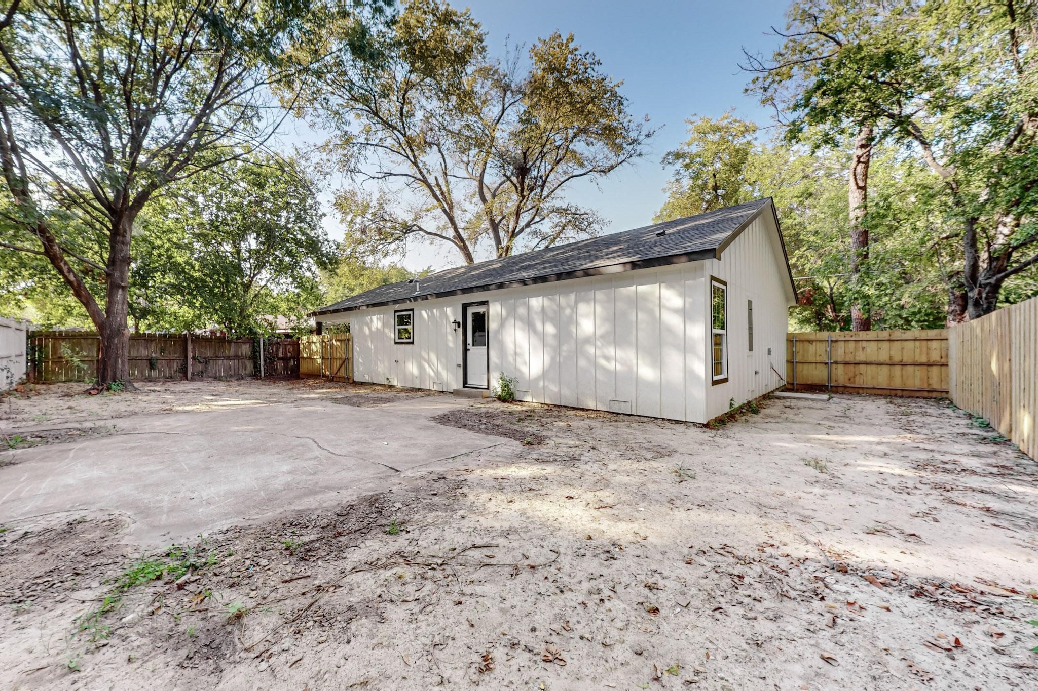 203 W Alamo Street