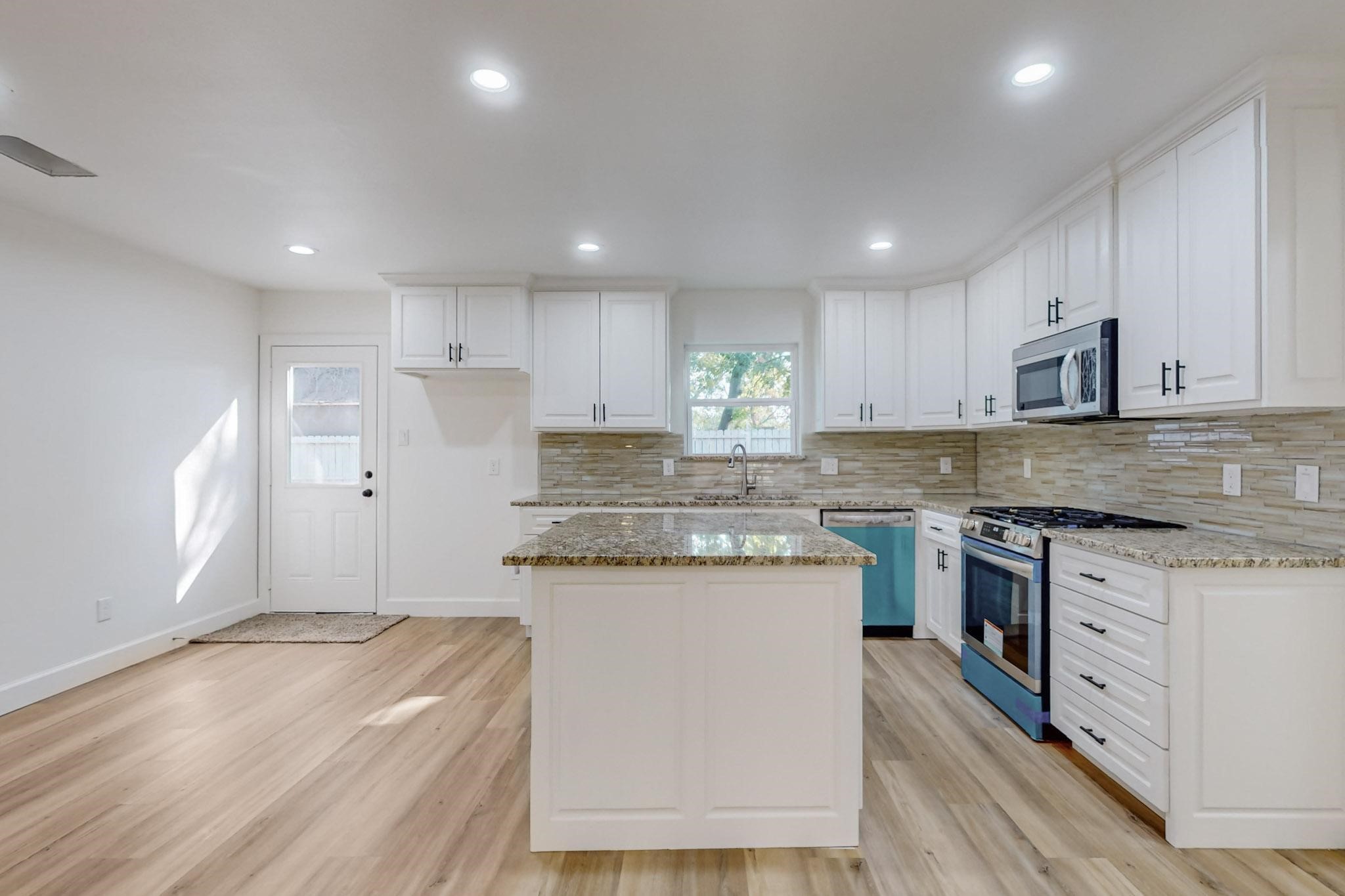 203 W Alamo Street
