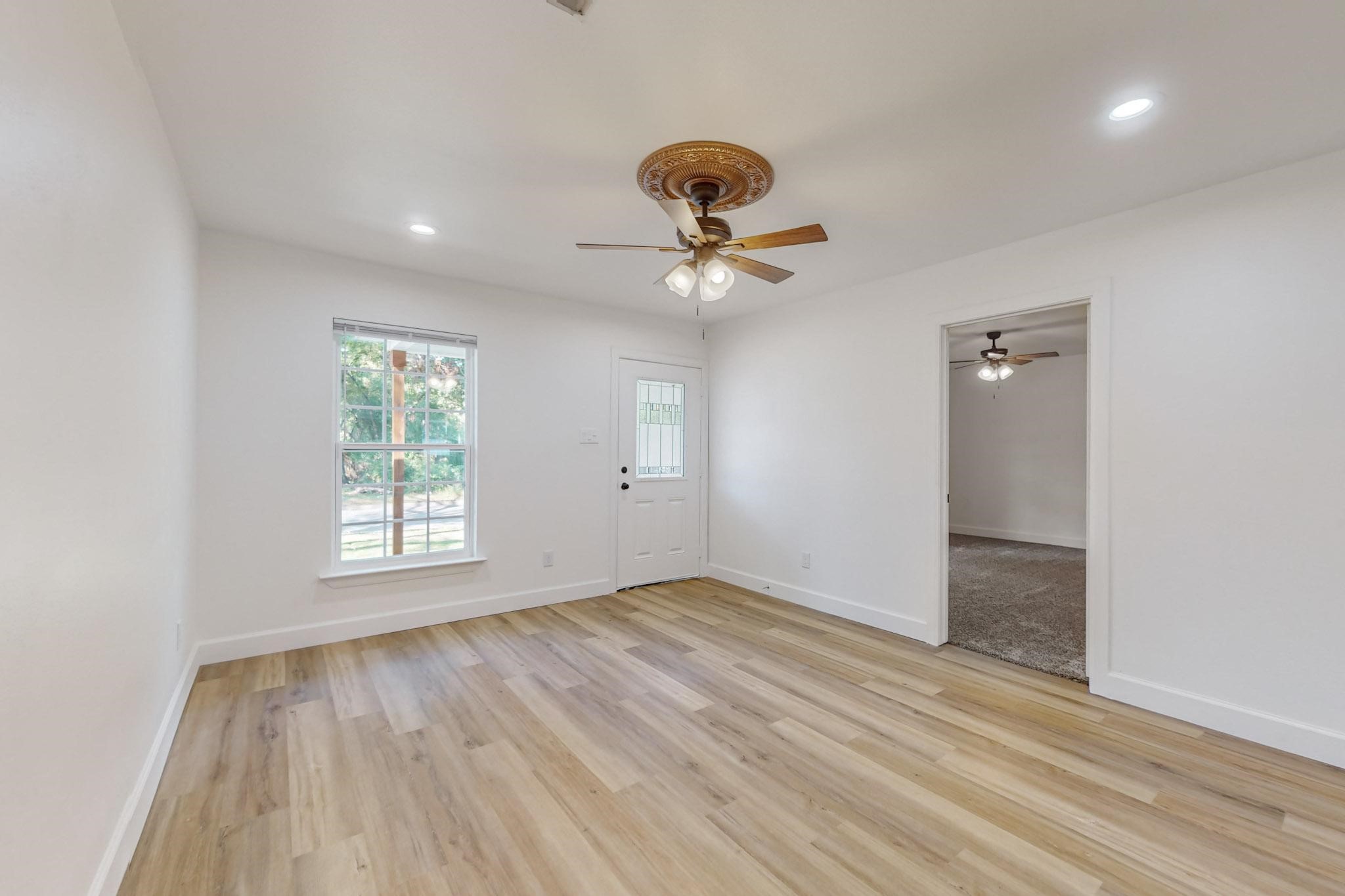 203 W Alamo Street