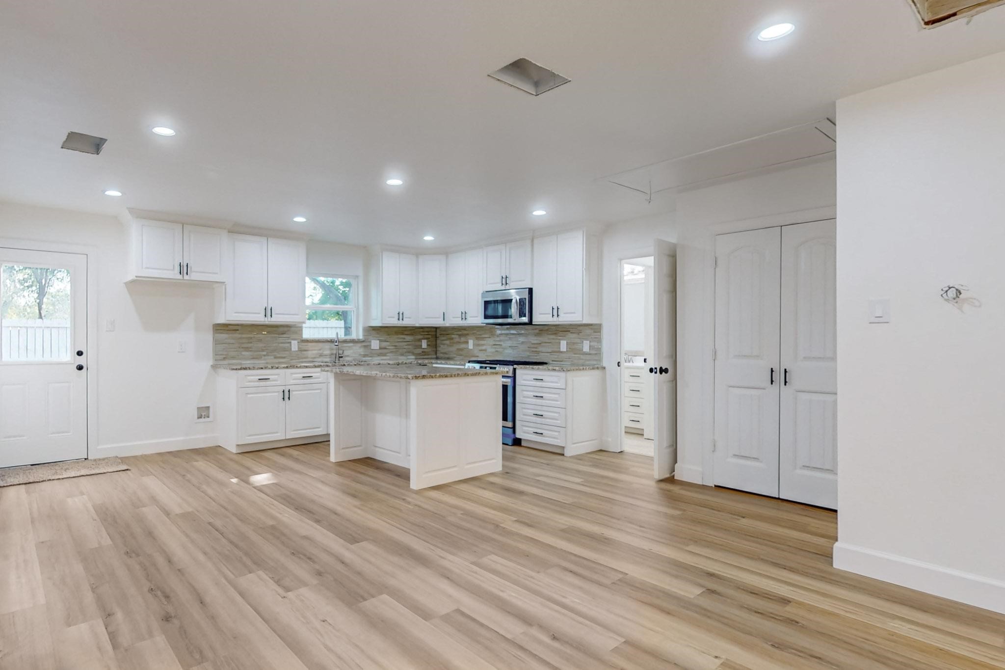 203 W Alamo Street