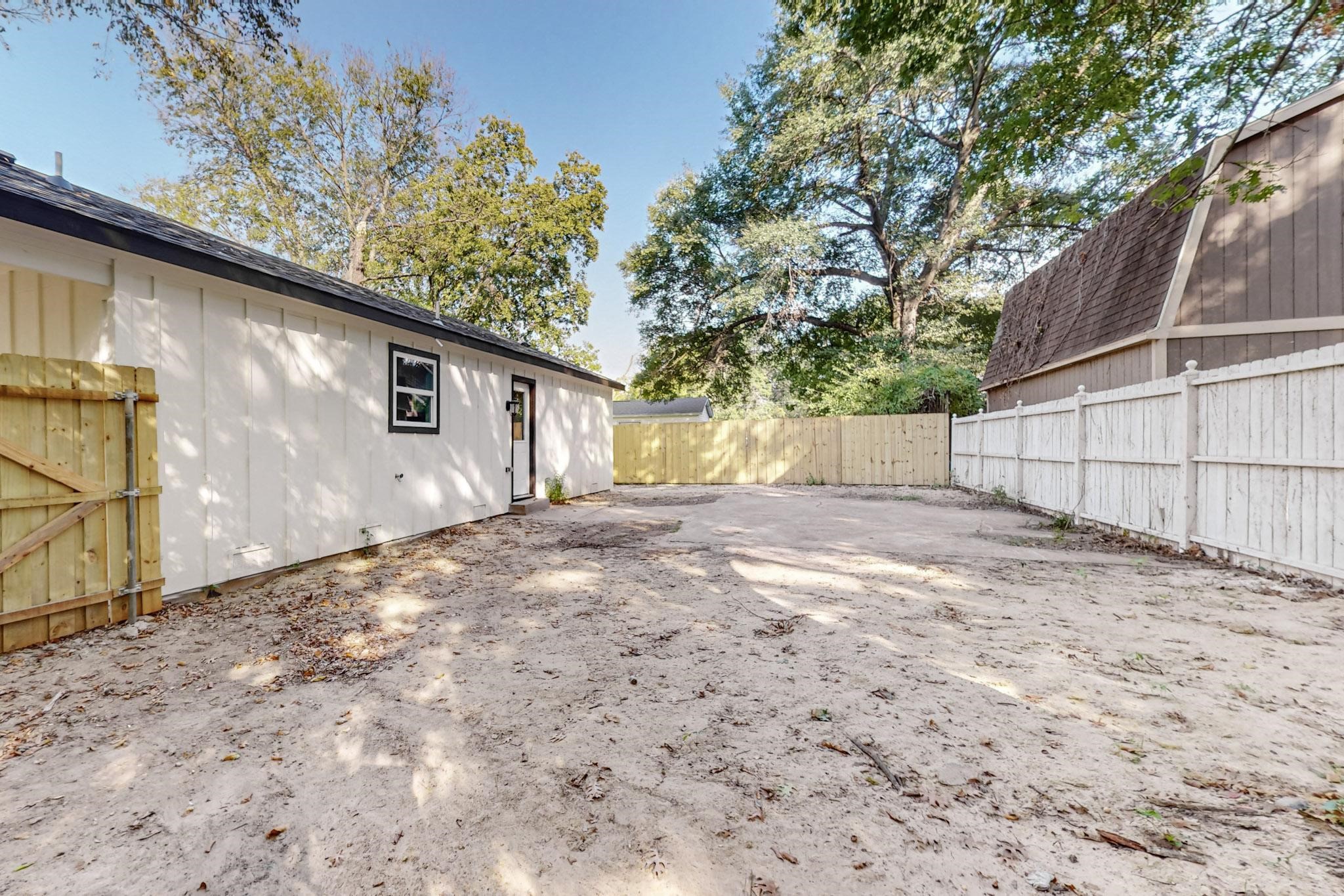 203 W Alamo Street