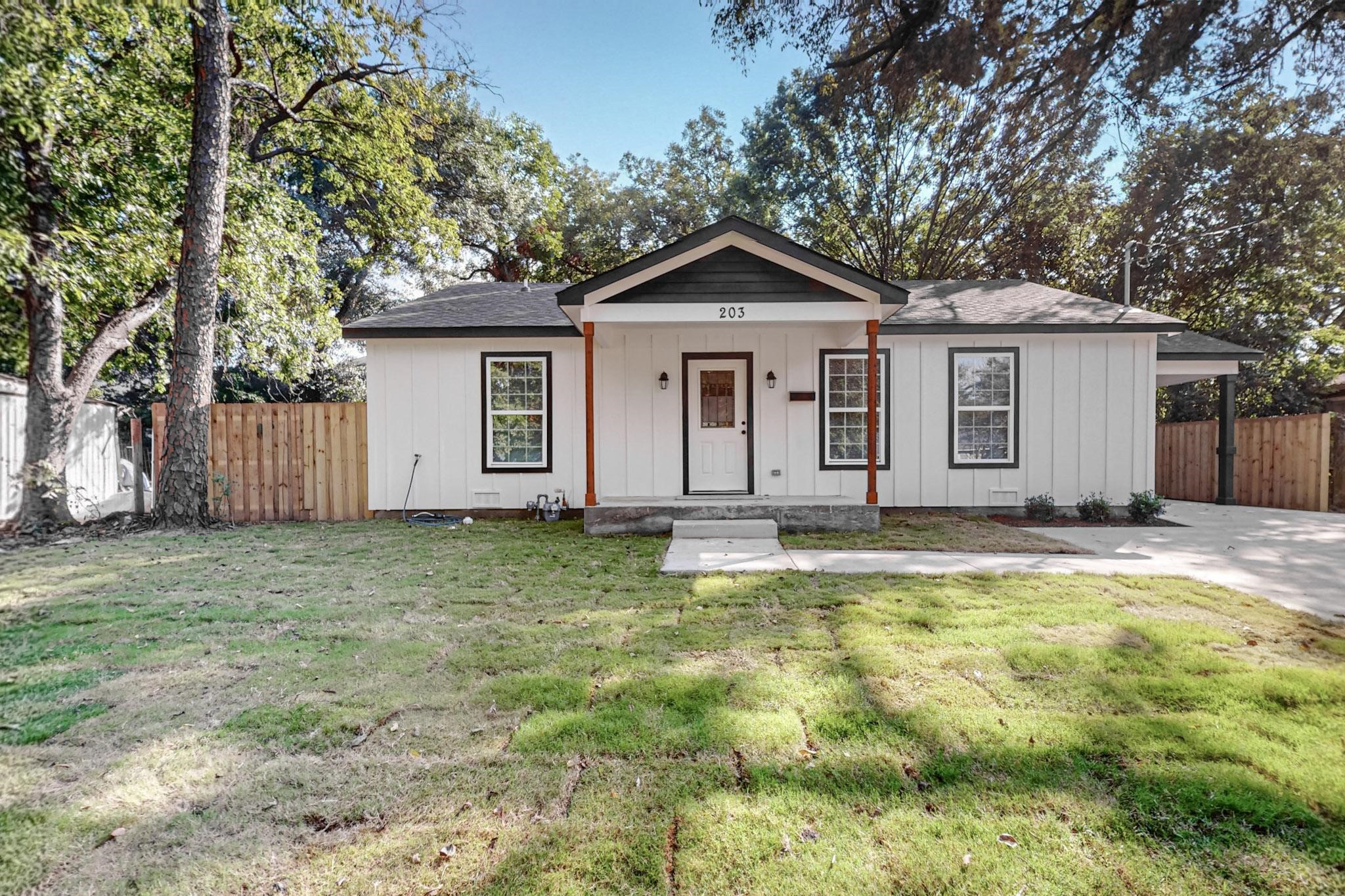 203 W Alamo Street