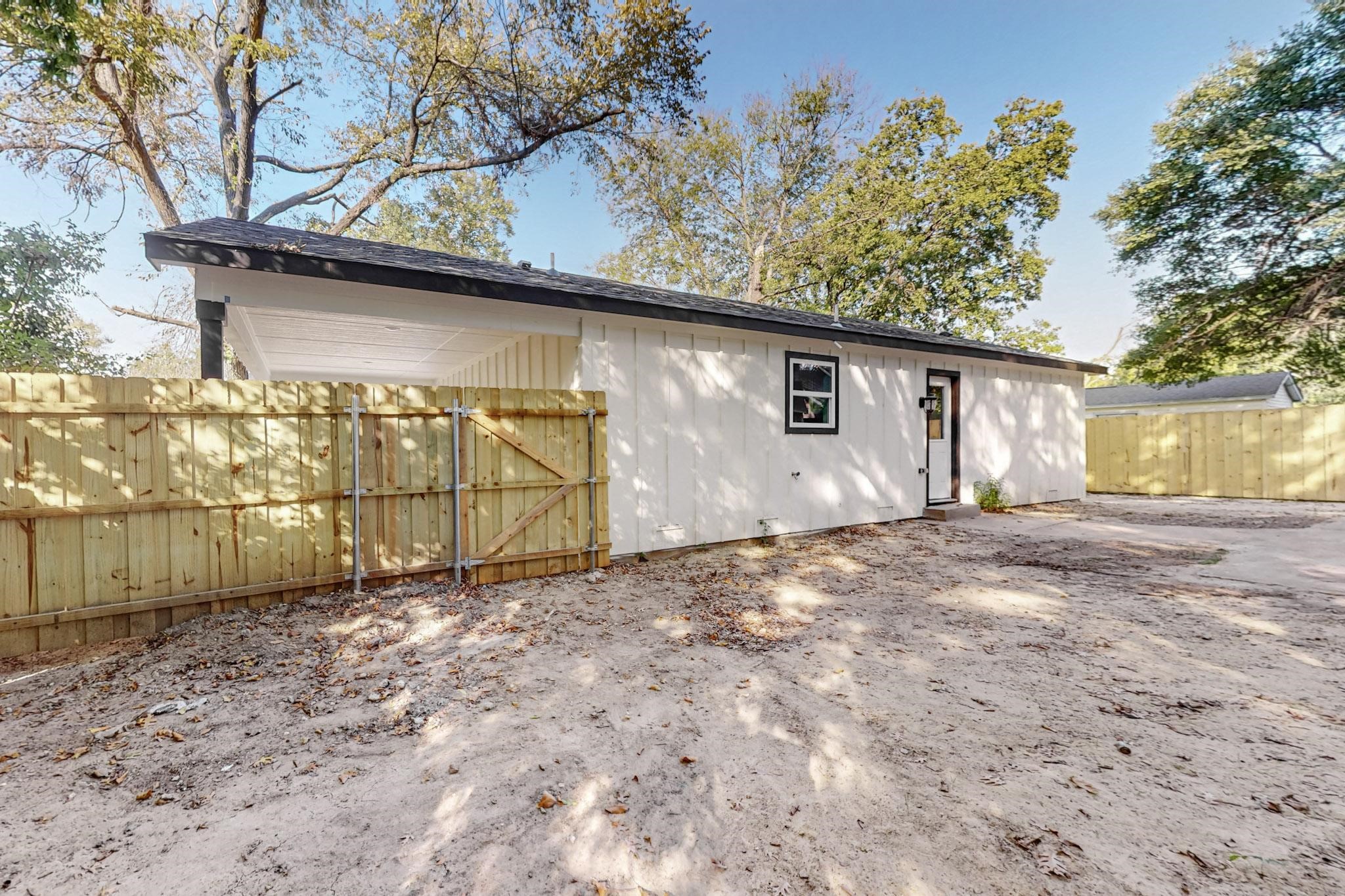 203 W Alamo Street
