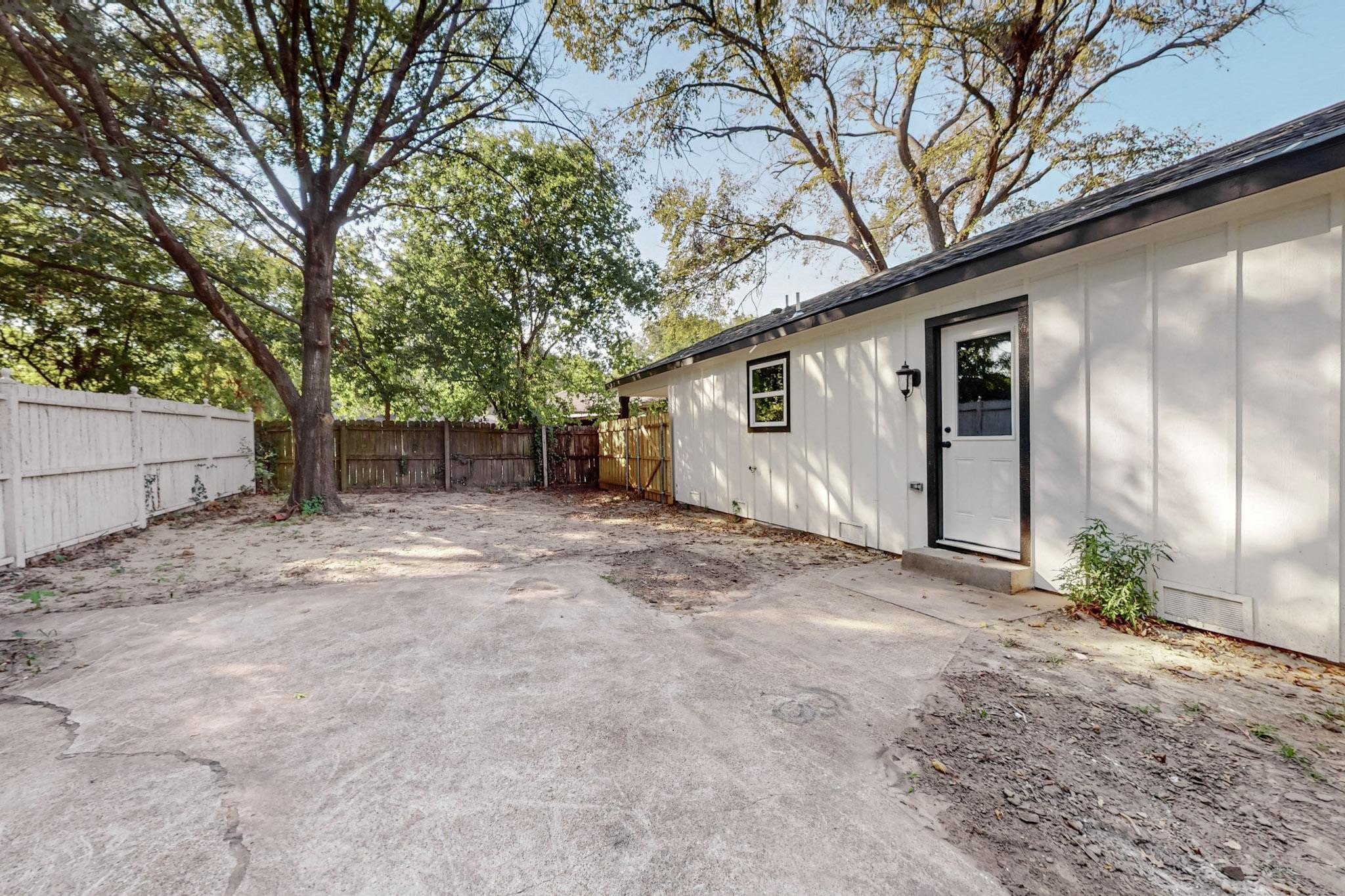 203 W Alamo Street