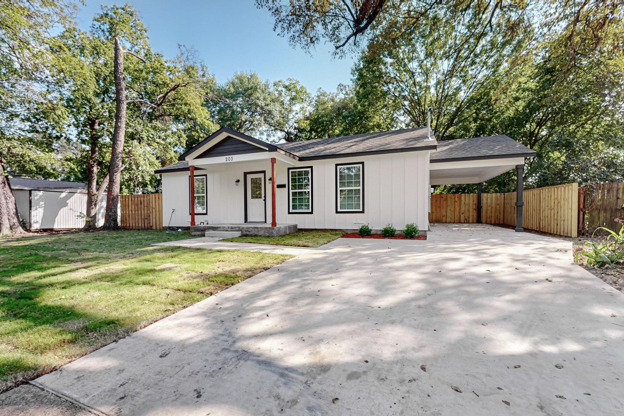 203 W Alamo Street