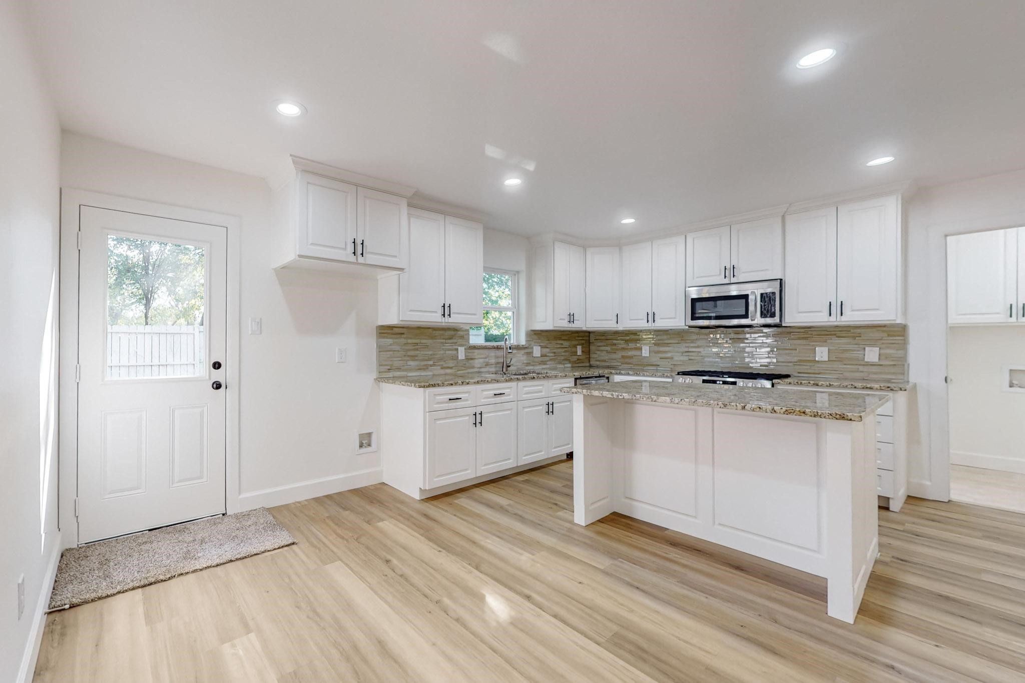 203 W Alamo Street