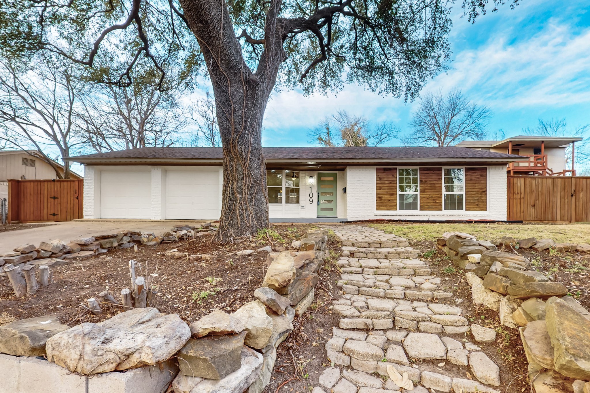 109 E Woodbury Drive