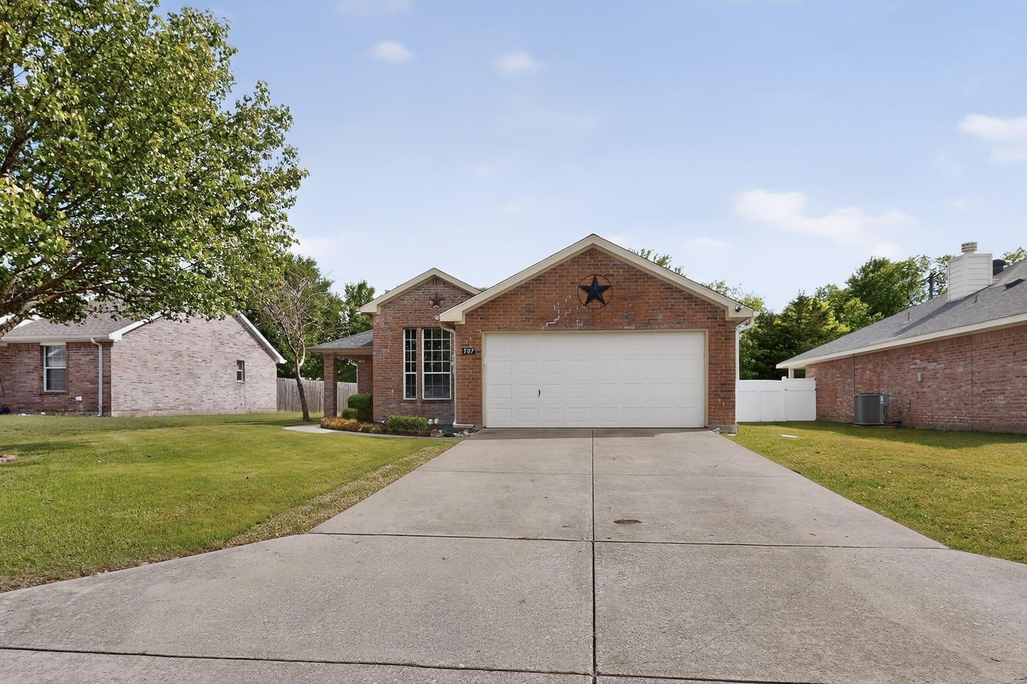 507 Oxford Loop