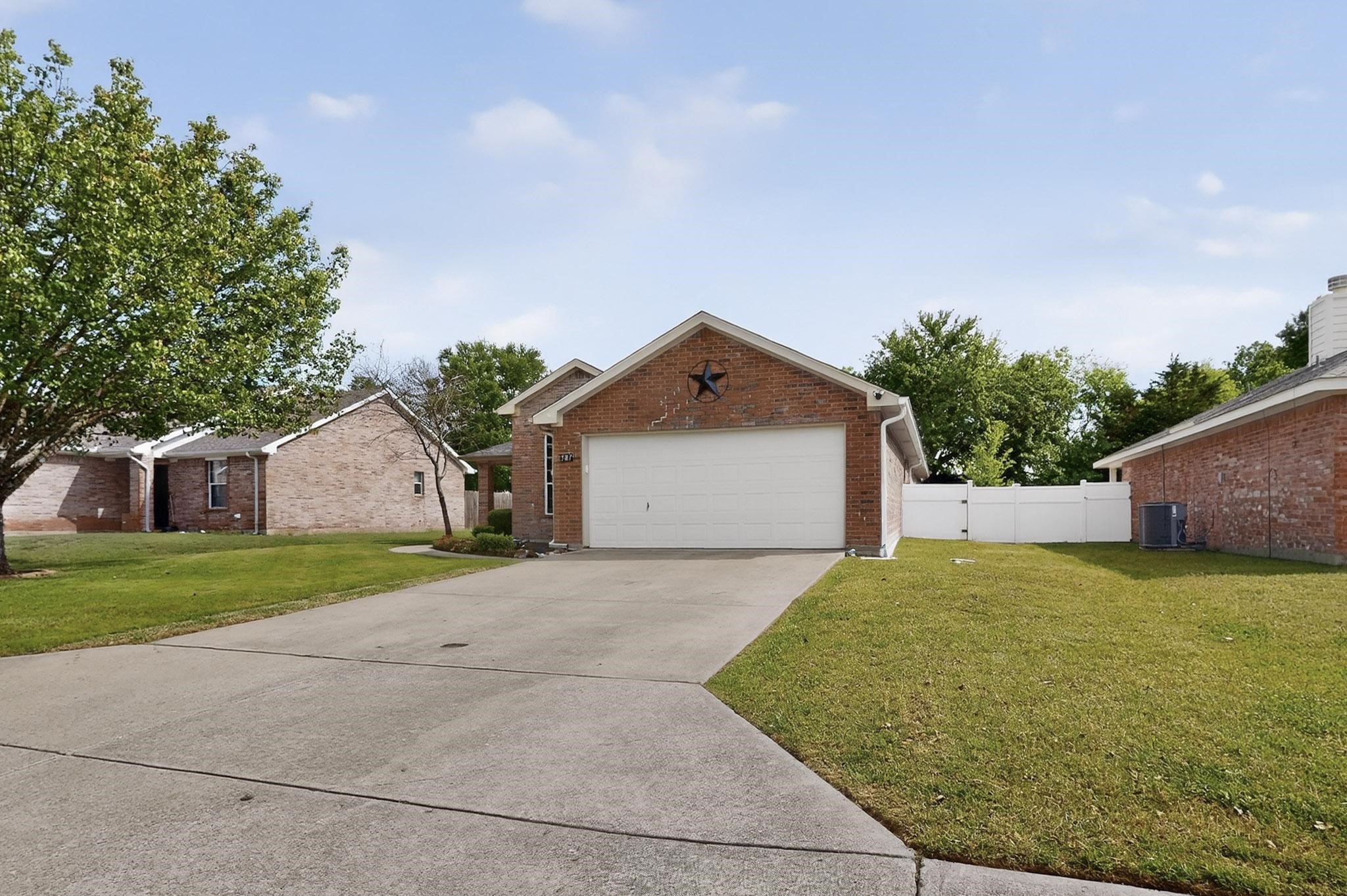 507 Oxford Loop