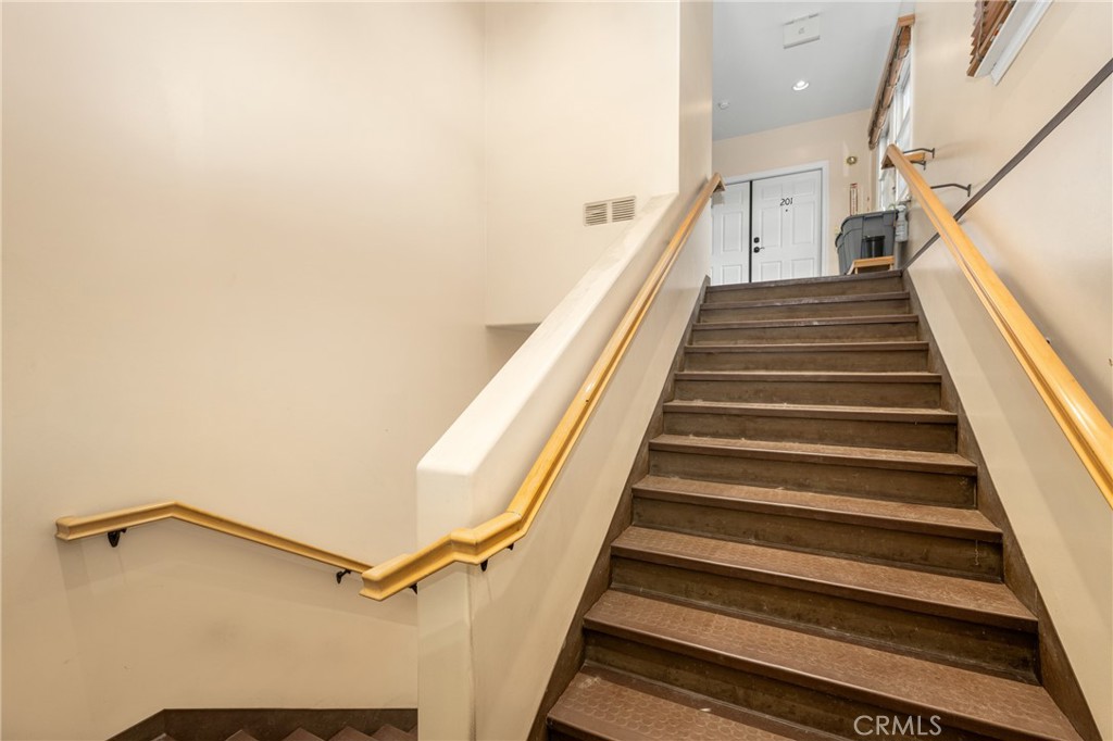 1128 W Lincoln Avenue 201