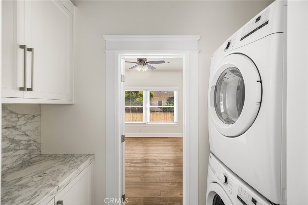 128 W Sycamore Street