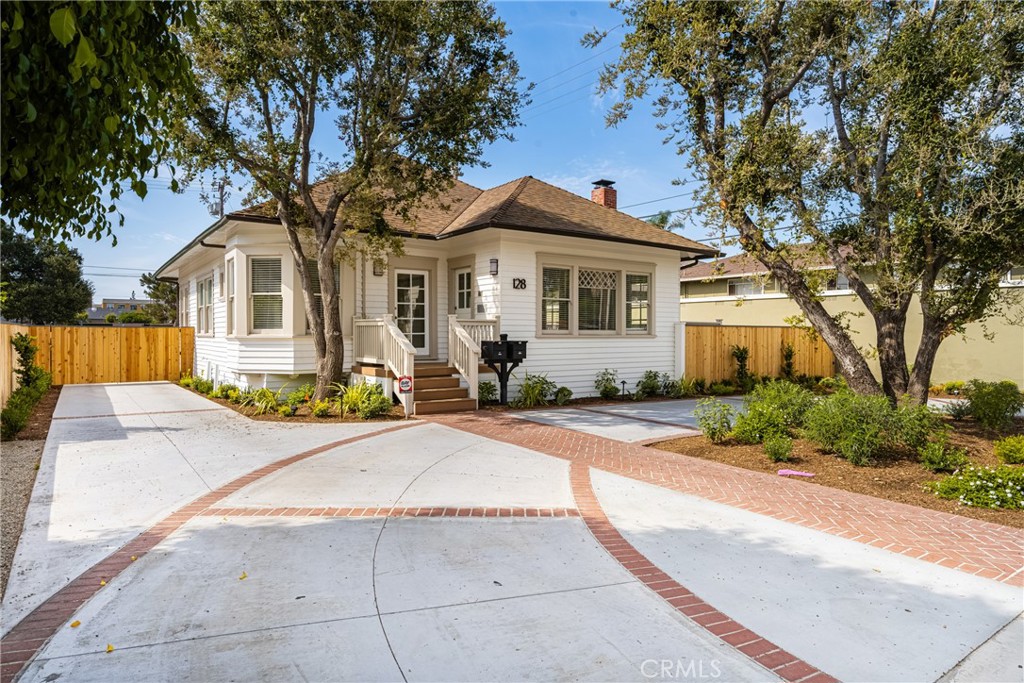 128 W Sycamore Street