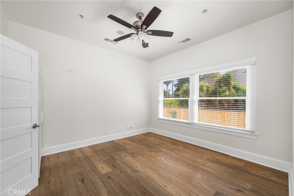 128 W Sycamore Street