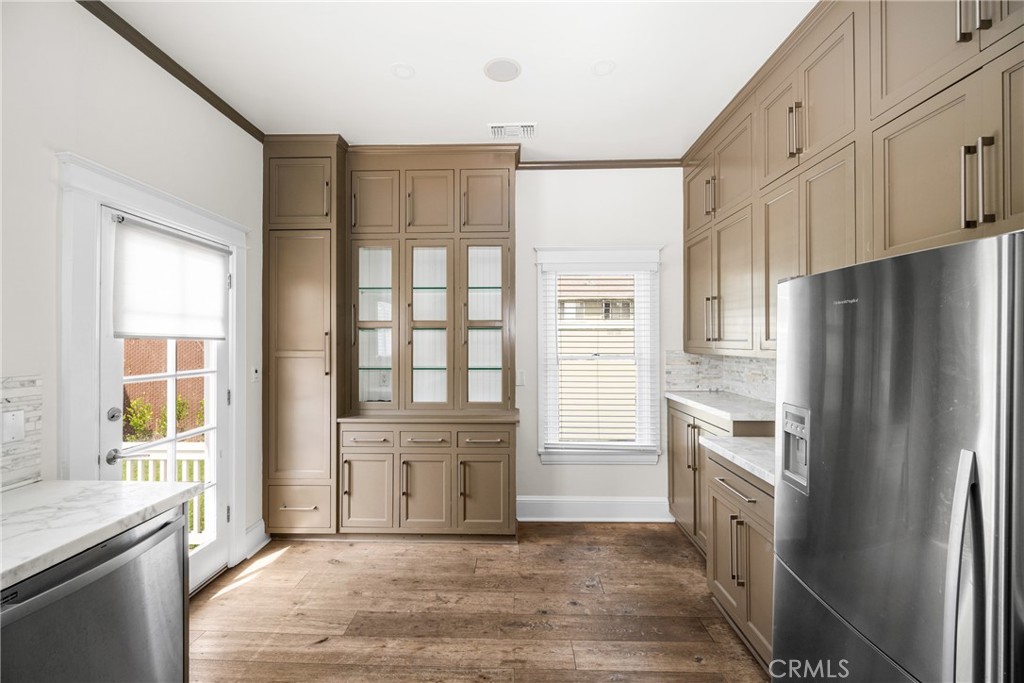 128 W Sycamore Street