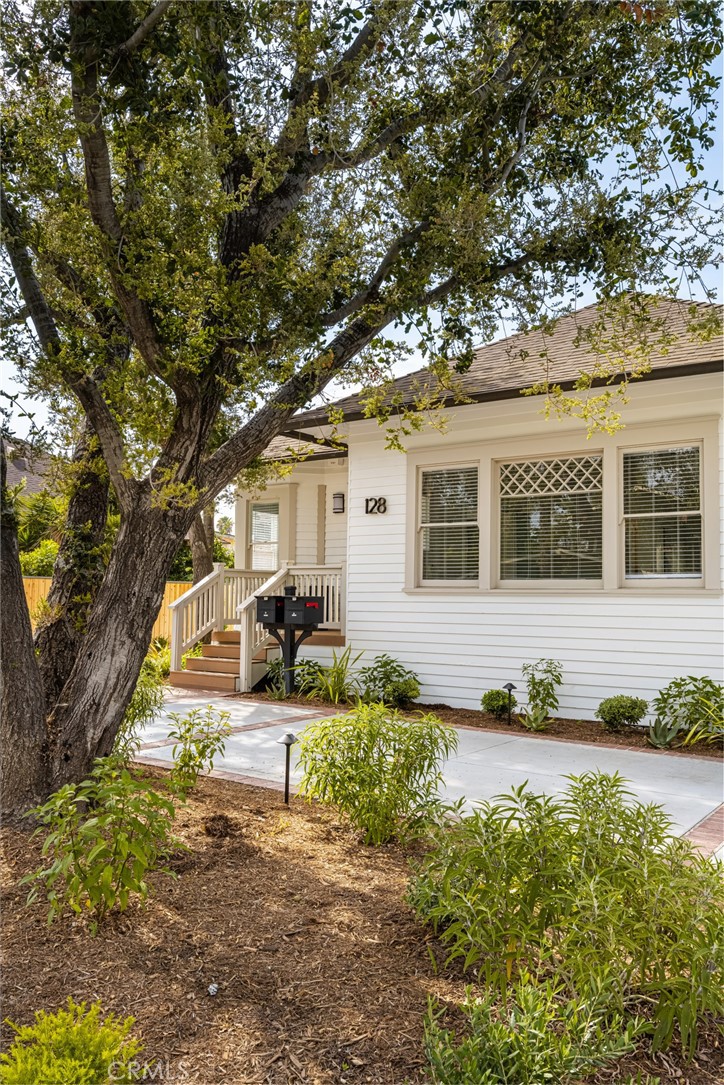 128 W Sycamore Street