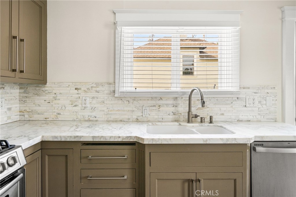 128 W Sycamore Street