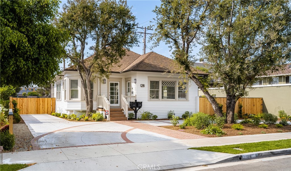 128 W Sycamore Street