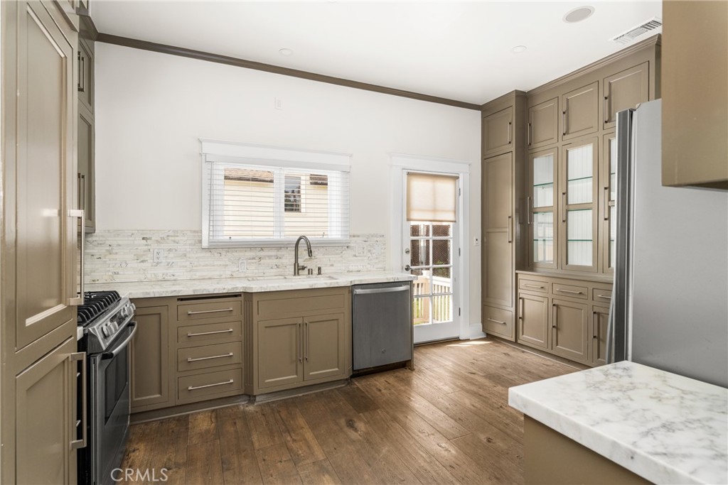 128 W Sycamore Street