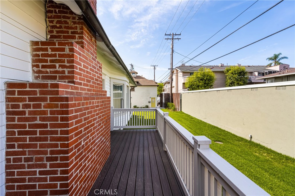 128 W Sycamore Street