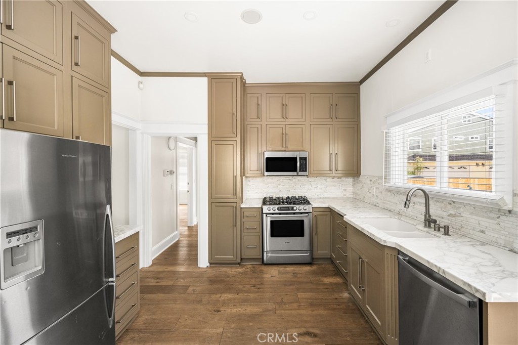 128 W Sycamore Street