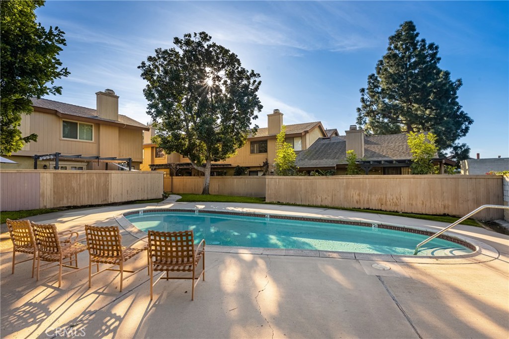 932 S Laurelwood Lane 4