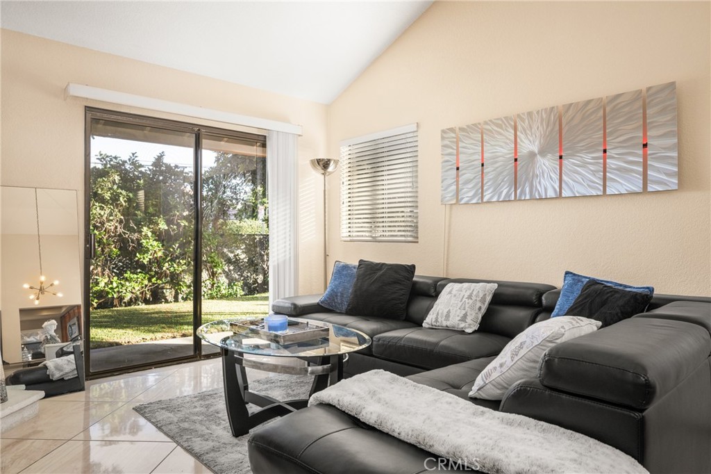 932 S Laurelwood Lane 4