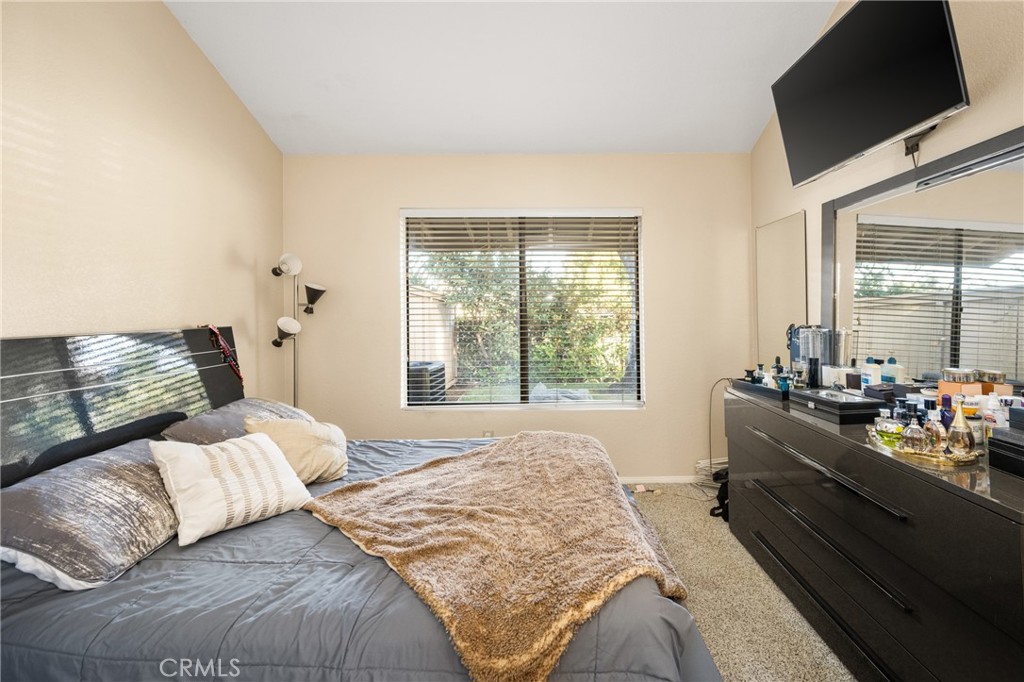 932 S Laurelwood Lane 4