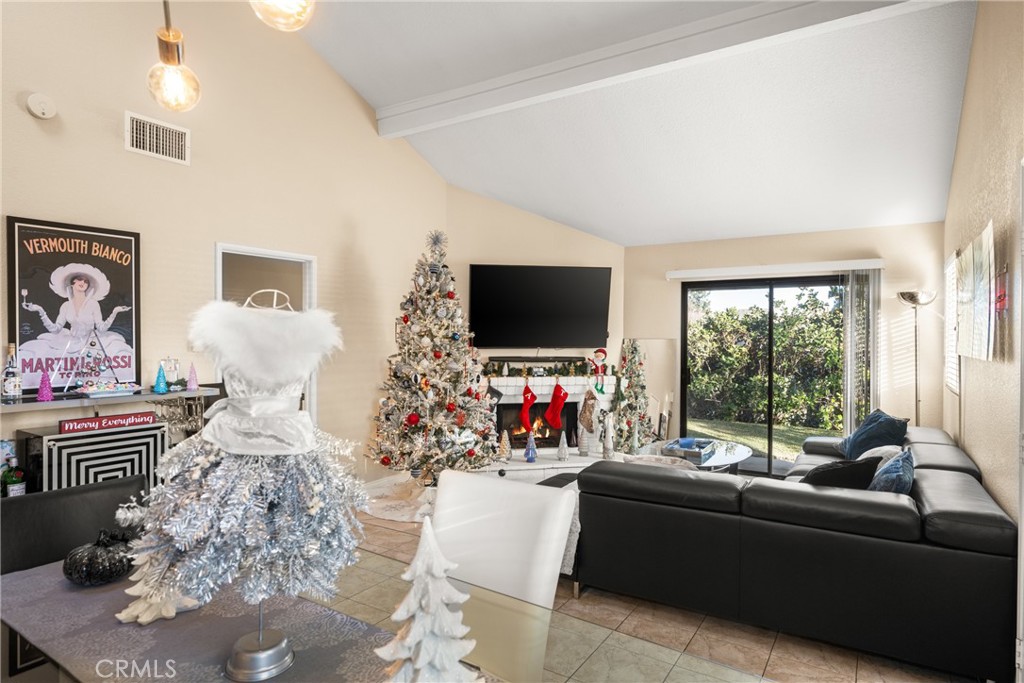 932 S Laurelwood Lane 4