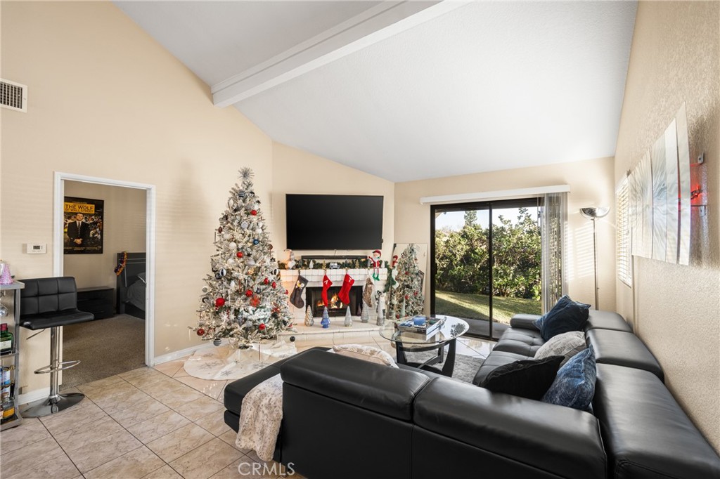 932 S Laurelwood Lane 4