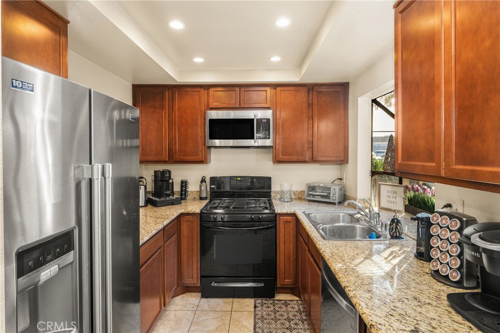 932 S Laurelwood Lane 4