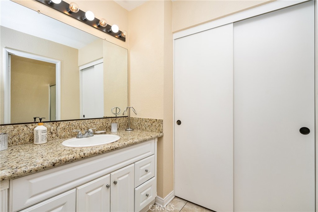 932 S Laurelwood Lane 4