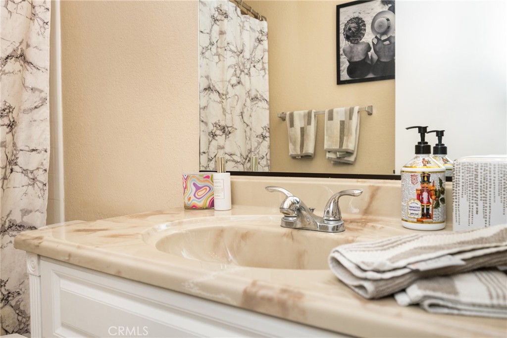 932 S Laurelwood Lane 4