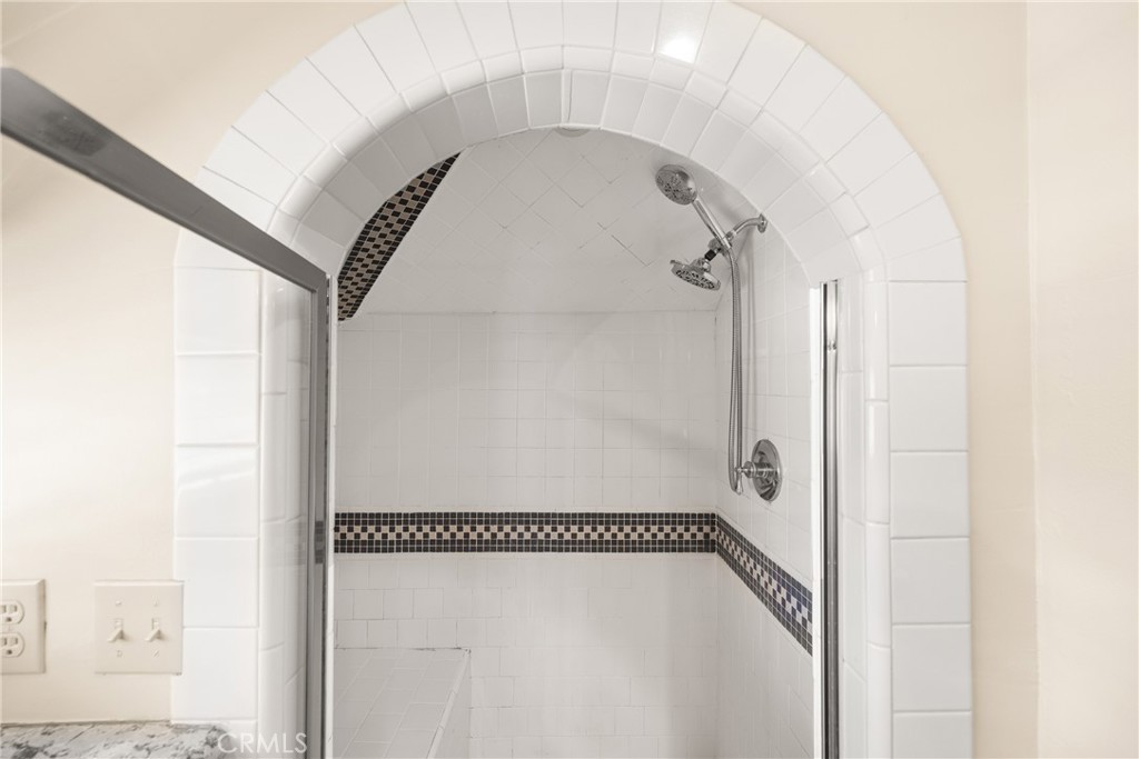 126 W Sycamore Street STUDIO