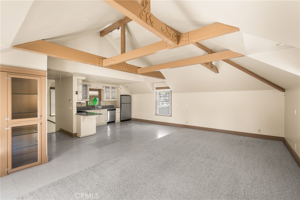 126 W Sycamore Street STUDIO