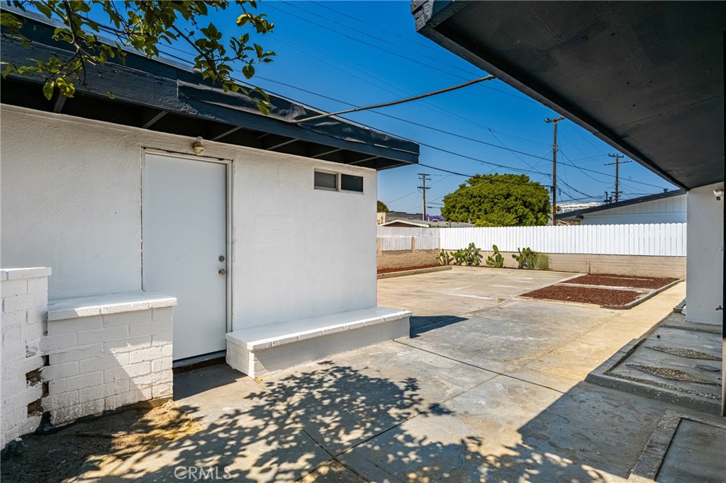 1419 W Dogwood Avenue