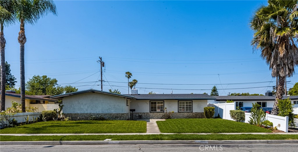 1419 W Dogwood Avenue