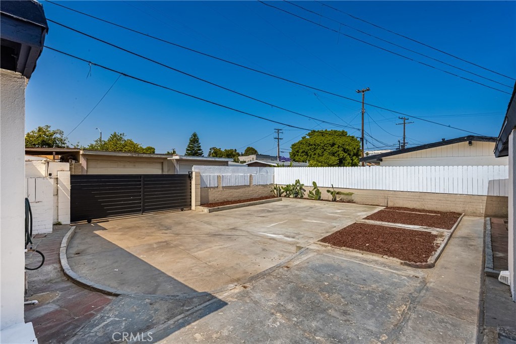 1419 W Dogwood Avenue