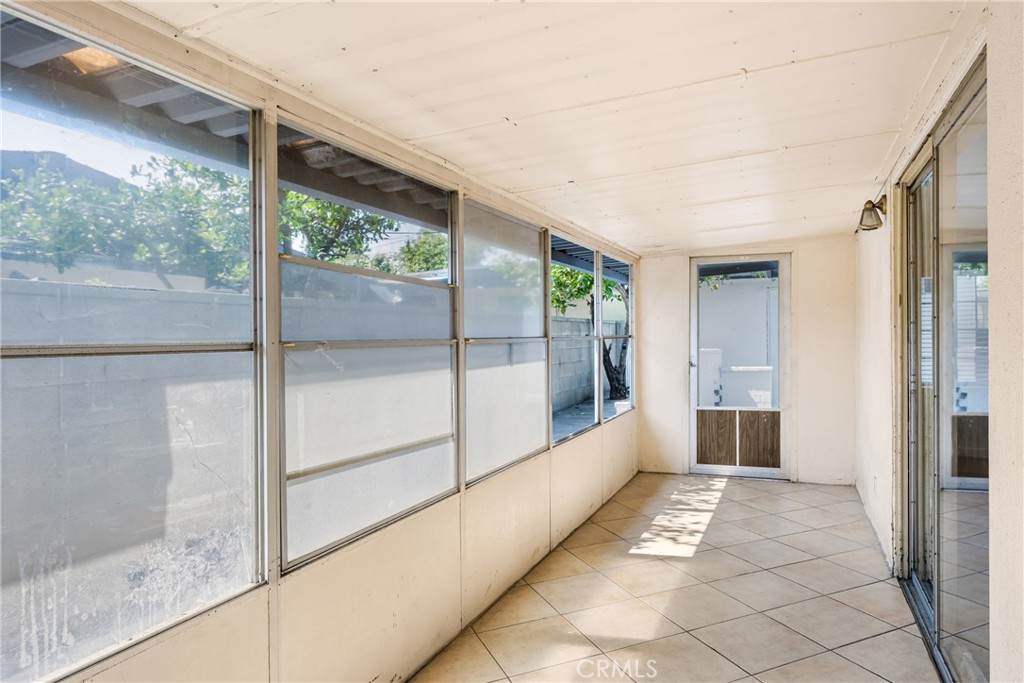 1419 W Dogwood Avenue