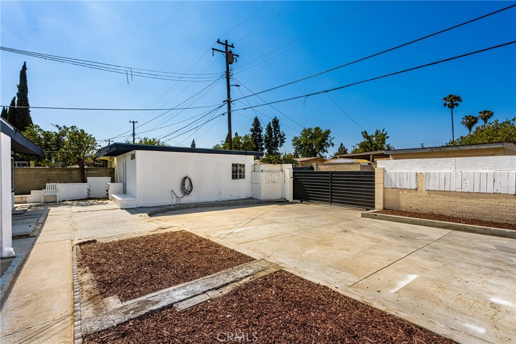 1419 W Dogwood Avenue