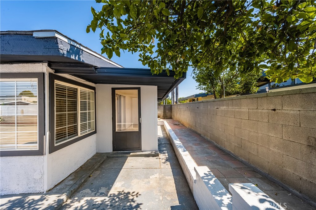 1419 W Dogwood Avenue