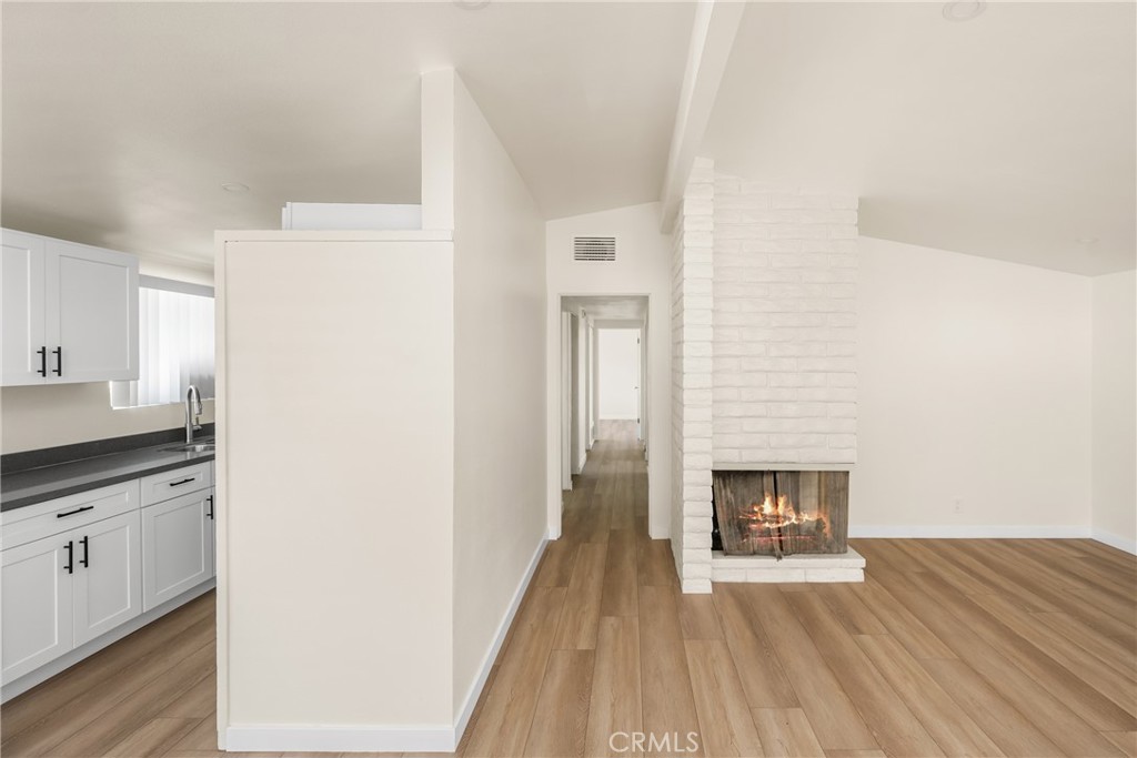 1419 W Dogwood Avenue