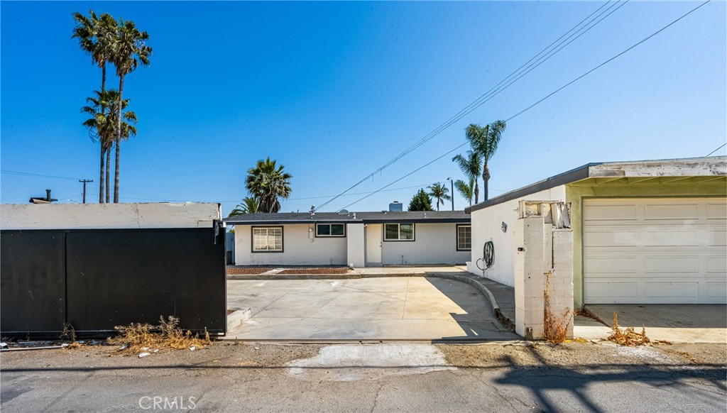 1419 W Dogwood Avenue