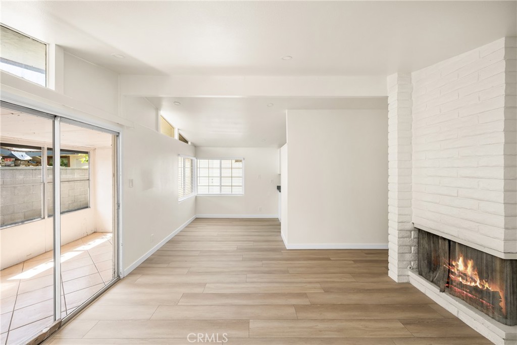 1419 W Dogwood Avenue