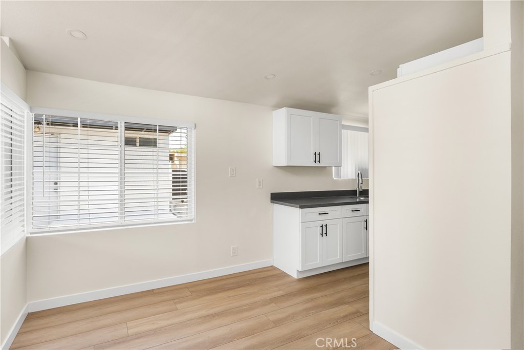 1419 W Dogwood Avenue