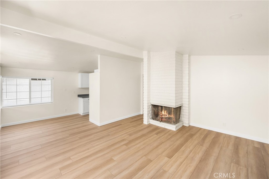 1419 W Dogwood Avenue