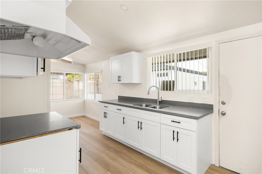 1419 W Dogwood Avenue