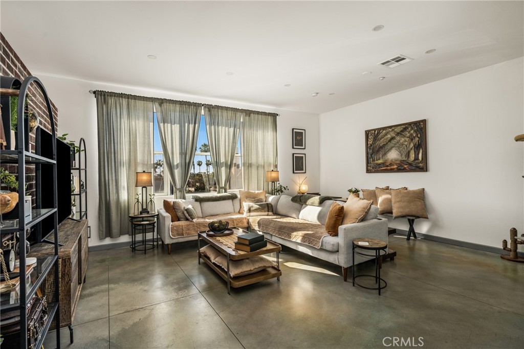 435 W Center Street Promenade 323