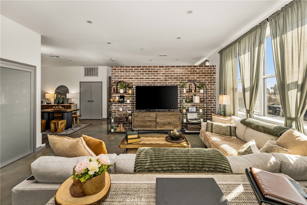 435 W Center Street Promenade 323