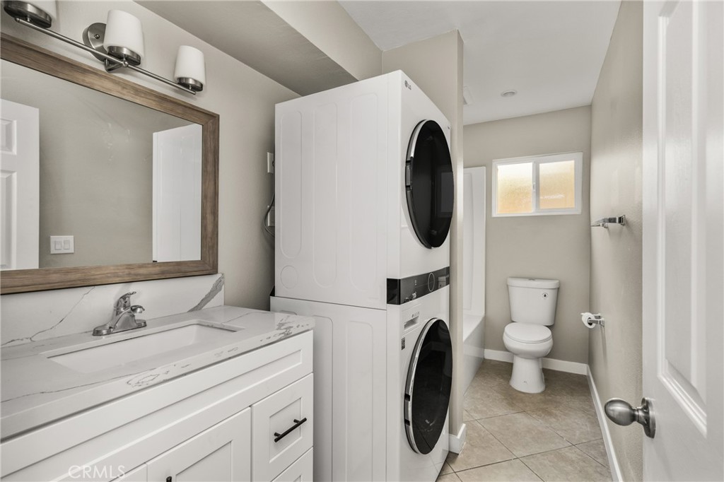 121 S Illinois Street 2