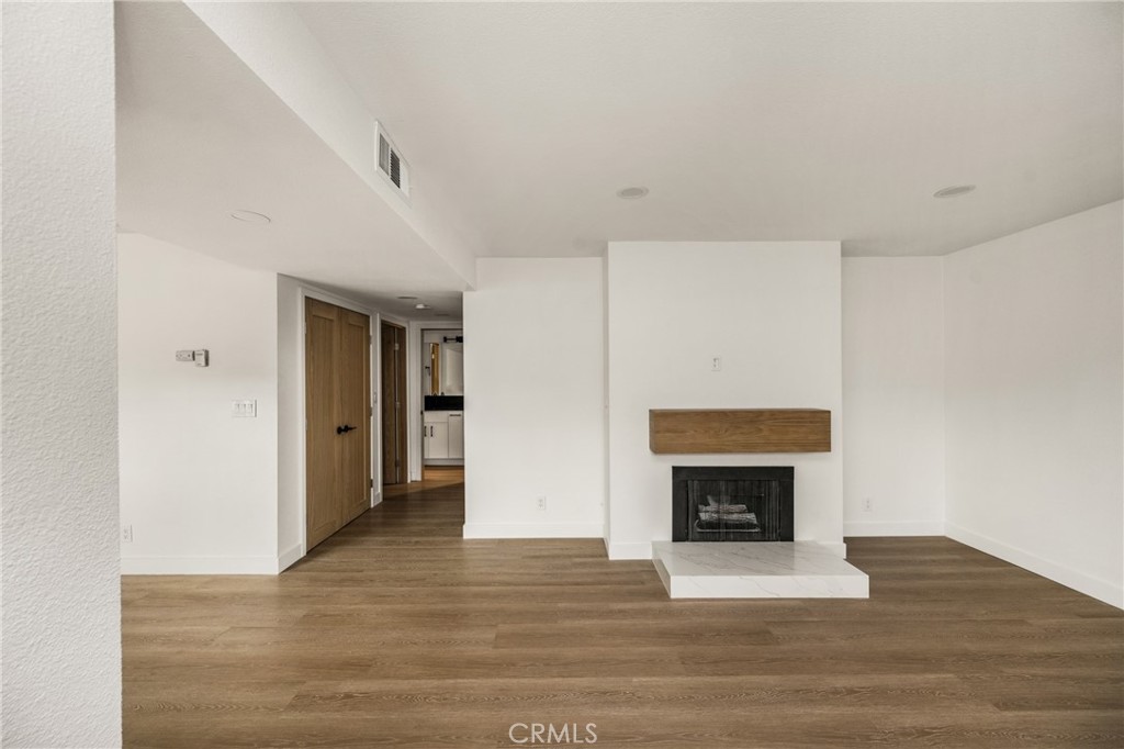 2565 Santa Ana Ave 5